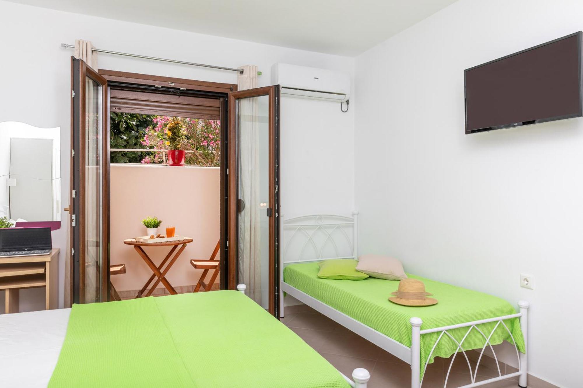 Naxos Diamond Studios Apartments Naxos City Room photo